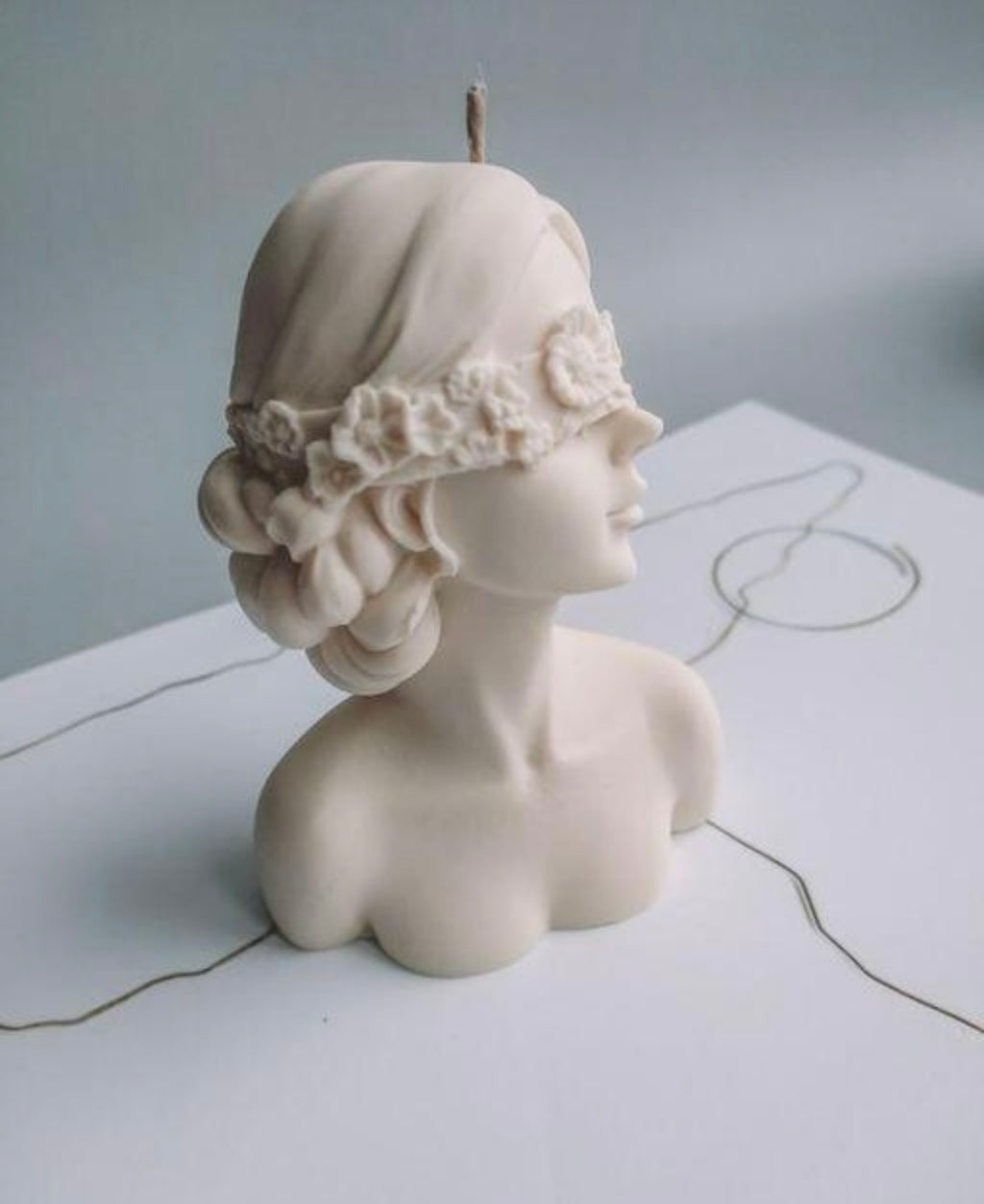 Blindfolded girls scented candles- Set of 2